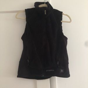 Patagonia women’s black fleece vest